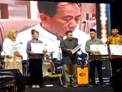 Pada Penyelenggaraan Pelantikan SMSI Malang Raya : Plt Camat Singosari Dianugerahi Tokoh Inspiratif 2025