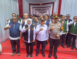 Gurbenur Jatim Resmikan SPAM di Desa Klampok Singosari dan Bagikan ke Siswa 350 Pasang Sepatu Gratis