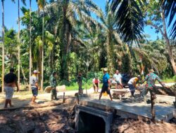 Gotong Royong Pengecoran Box Culvert Warnai Kegiatan TMMD ke-124 Kodim 0320/Dumai di Kelurahan Bukit Kayu Kapur