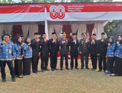 Kapolsek Singosari Kompol Try Widyanto Pimpin Penurunan Bendera Di HUT RI Ke 80 Tahun