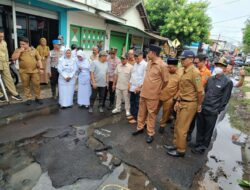 Terdampak Banji Di Kecamatan Cerme, Bupati Bondowoso Langsung Turun Kelokasi