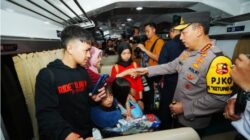 Kapolri Langsung Meninjau Stasiun Gubeng Surabaya, Instruksikan Beri Pelayanan Maksimal ke Pemudik