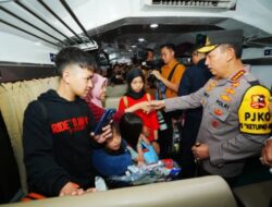 Kapolri Langsung Meninjau Stasiun Gubeng Surabaya, Instruksikan Beri Pelayanan Maksimal ke Pemudik