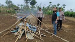 *Polres Malang Bongkar dan Musnahkan Sarana Diduga Arena Judi Sabung Ayam di Singosari*