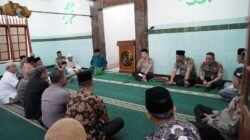 Jumat Keliling, Wakapolresta Malang Kota AKBP Alex Sandy Siregar Ajak Jamaah Perkuat Harkamtibmas dan Waspada Kejahatan Siber