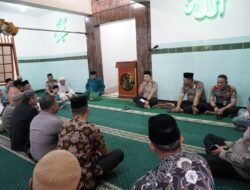 Jumat Keliling, Wakapolresta Malang Kota AKBP Alex Sandy Siregar Ajak Jamaah Perkuat Harkamtibmas dan Waspada Kejahatan Siber